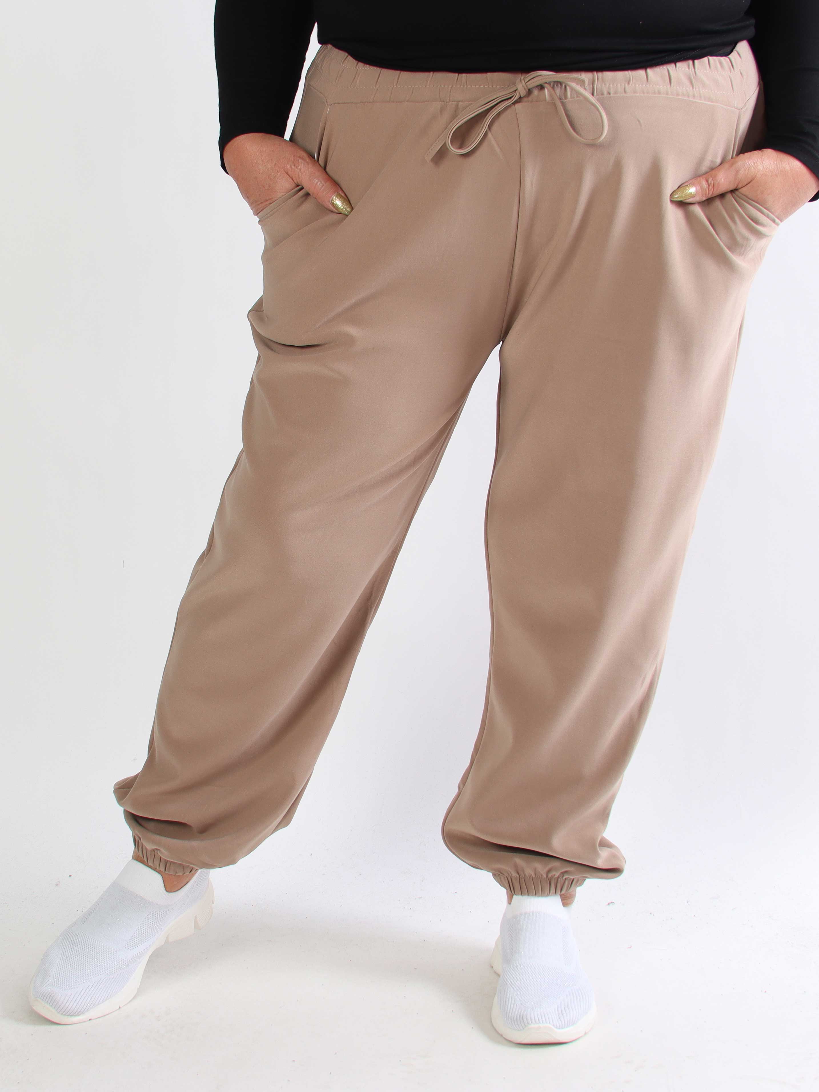 Iliona - Joggingbukser med elastik forenden af buksebenet